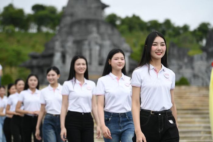 “Em nghĩ điều quý giá nhất sau chuyến đi là những điều mình mang về trong ký ức. Em được nhìn thấy một Lai Châu rất đẹp, gặp những người dân chân thành, hiểu thêm về văn hóa các dân tộc và có những khoảnh khắc xúc động. Những trải nghiệm ấy khiến em thêm yêu và tự hào về đất nước mình”, thí sinh Đặng Thị Ngọc Lan (SBD 308) chia sẻ.