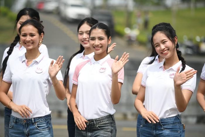 Ngày 23/8, trong khuôn khổ các hoạt động nhà chung Hoa hậu Việt Nam 2026 tại Lai Châu, 53 thí sinh tham quan khu Lâm viên.