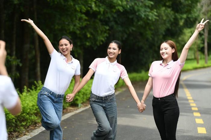 Khoảnh khắc thư giãn của các thí sinh Hoa hậu Việt Nam 2026.