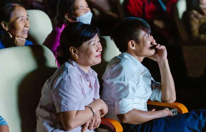 Theo ban tổ chức, buổi chiếu có gần 3.000 khán giả, trong đó có những người dân từng hỗ trợ đoàn phim trong quá trình ghi hình tại Ninh Bình.