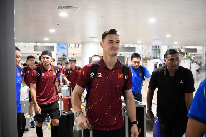 Patrik Lê Giang nhận nhiều khen ngợi sau màn trình diễn xuất sắc trước Thái Lan. Anh khiến các chân sút đội chủ nhà nản lòng với hàng loạt pha phản xạ xuất thần. HLV Kim Sang-sik cho rằng nếu không phải Patrik Lê Giang, đội tuyển Việt Nam đã phải nhận 3 bàn thua. Danh hiệu Cầu thủ xuất sắc nhất trận đấu là phần thưởng xứng đáng cho thủ môn Công an TPHCM.