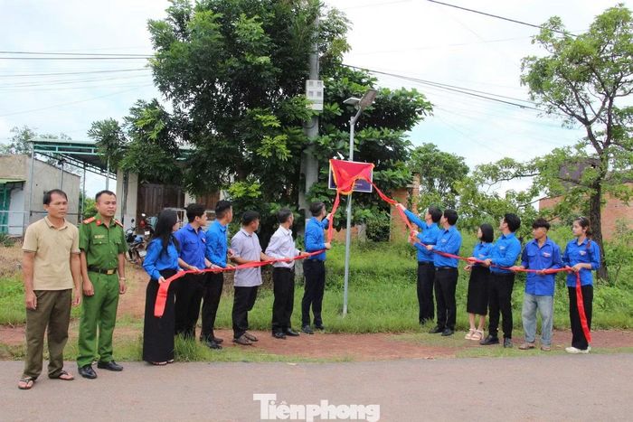 Khánh thành công trình "Thắp sáng đường quê".