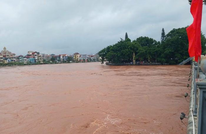 Nước trên sông Kỳ Cùng đã vượt mức báo động 3 và đang được dự báo tiếp tục dâng cao.