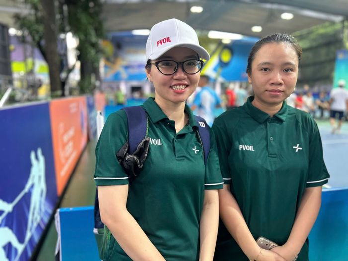 Chị Thu Trang cùng đồng đội hào hứng tham gia Hội thao