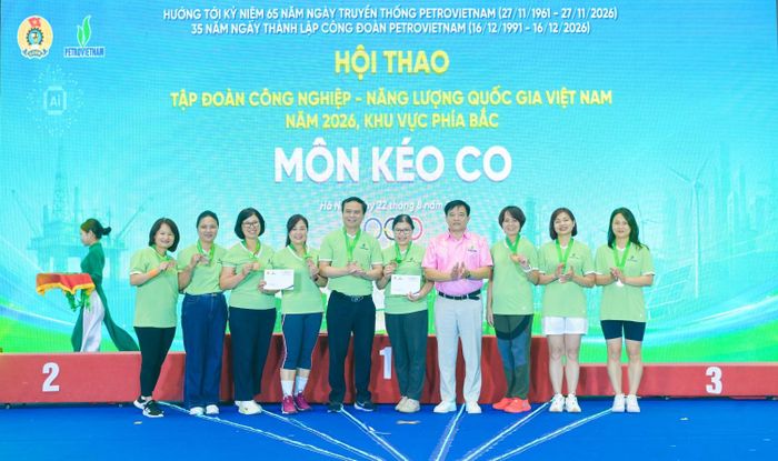 Đội tuyển kéo co nữ Bộ máy Quản lý và Điều hành PETROVIETNAM đạt huy chương Đồng chung cuộc.