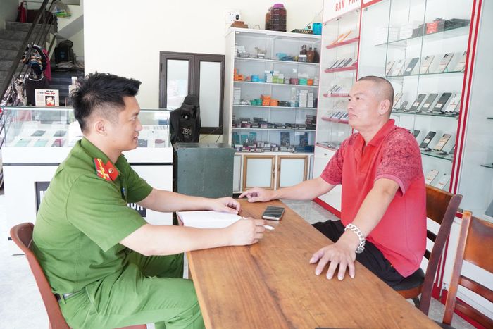 Công an xã bám bản cùng người dân đẩy lùi "bão ma túy".