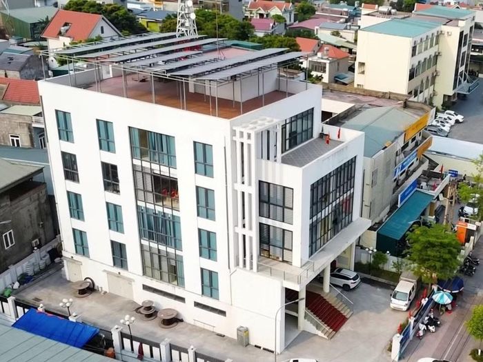 Điện mặt trời mái nhà được triển khai tại trụ sở, nhà điều hành điện lực.