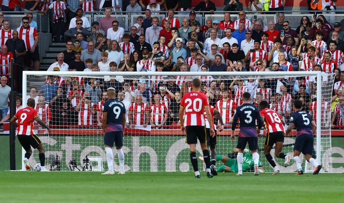 Sau đó, Brentford còn được hưởng 1 quả phạt đền nhưng Igor Thiago đá hỏng