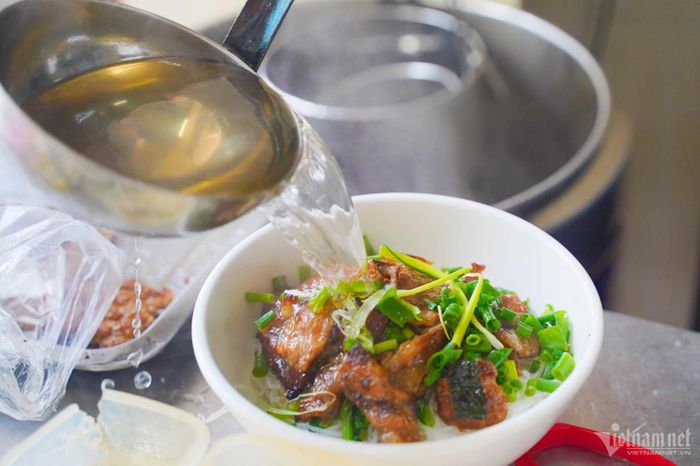 Quán bún chả chan này từng được Michelin gọi tên vào danh sách "quán ăn ngon, giá hợp lý" trong 3 năm liền (2024 – 2026). Ảnh: Kim Ngân