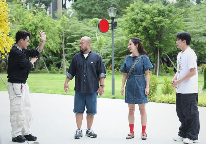 ''Mợ ngố khen ngon'' do VieON phối hợp cùng đài JTBC (Hàn Quốc) sản xuất. Các nghệ sĩ Việt Nam và Hàn Quốc tham gia trải nghiệm văn hóa, ẩm thực miền Tây sông nước. 