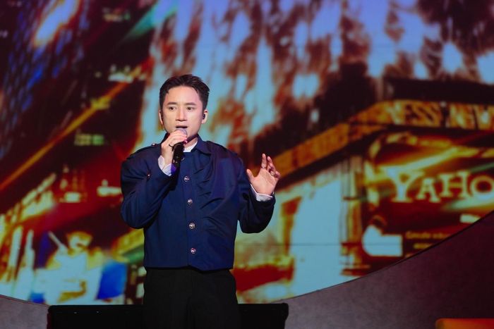 Nếu khán giả quen với một Phan Mạnh Quỳnh qua những bản hit giàu tự sự thì trên sân khấu "Phòng khách 3 thế hệ", một cá tính khác của anh cũng được bộc lộ rõ: sự hài hước, duyên dáng rất tự nhiên. Phan Mạnh Quỳnh có thể vừa khiến người nghe xúc động bằng ca khúc, vừa khiến cả khán phòng bật cười bằng một câu nói tưởng như vu vơ.