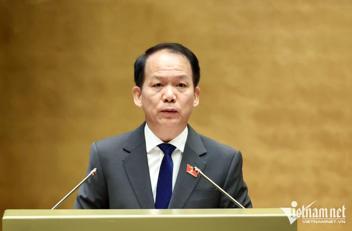 Bộ trưởng Tư pháp Hoàng Thanh Tùng trình bày báo cáo tiếp thu, chỉnh lý dự thảo luật