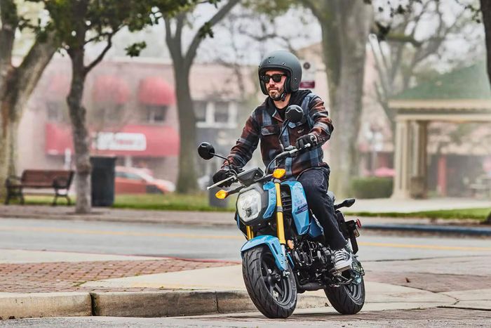 Honda Grom/MSX chỉ phù hợp cho đô thị nhờ kiểu dáng nhỏ gọn dễ luồn lách. Ảnh: Honda