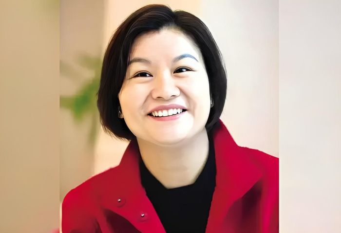 Nữ tỷ phú Chu Quần Phi nổi tiếng với phong cách làm việc 18 giờ mỗi ngày, thậm chí có phòng ngủ ngay trong xưởng. 