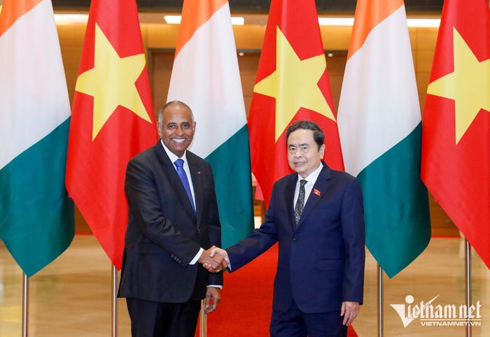 Chủ tịch Quốc hội Trần Thanh Mẫn và Chủ tịch Quốc hội Patrick Achi