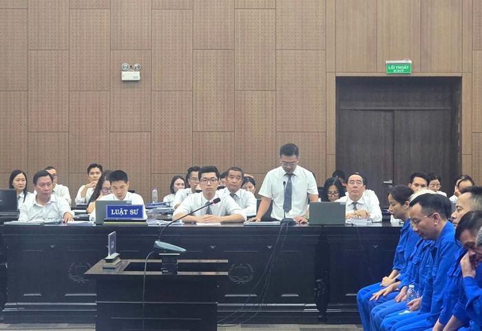  Luật sư bào chữa cho bị cáo Nghiêm Quốc Hưng tranh luận tại phiên tòa.