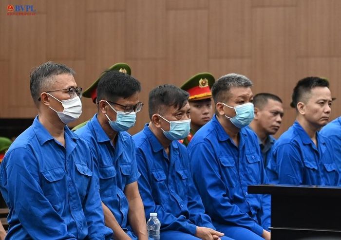  Cựu Thứ trưởng Nguyễn Bá Hoan (thứ 3 từ trái qua phải). 