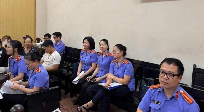 VKSND khu vực 10 tham dự các phiên tòa rút kinh nghiệm.