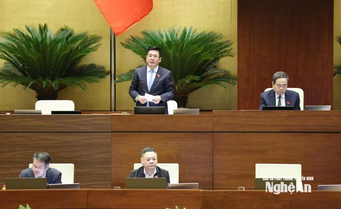 Chủ tịch Quốc hội Trần Thanh Mẫn chủ trì phiên họp, Phó Chủ tịch Quốc hội Nguyễn Hồng Diên điều hành nội dung phiên họp. Ảnh: Viết Chung