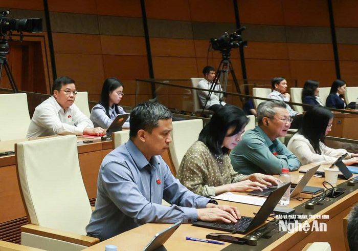 Đoàn ĐBQH tỉnh Nghệ An dự kỳ họp. Ảnh: Viết Chung