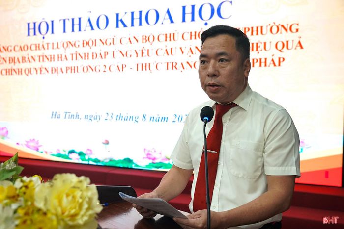 Th.S Nguyễn Thắng Mỹ - Trưởng khoa Nhà nước và Pháp luật báo cáo đề dẫn hội thảo.