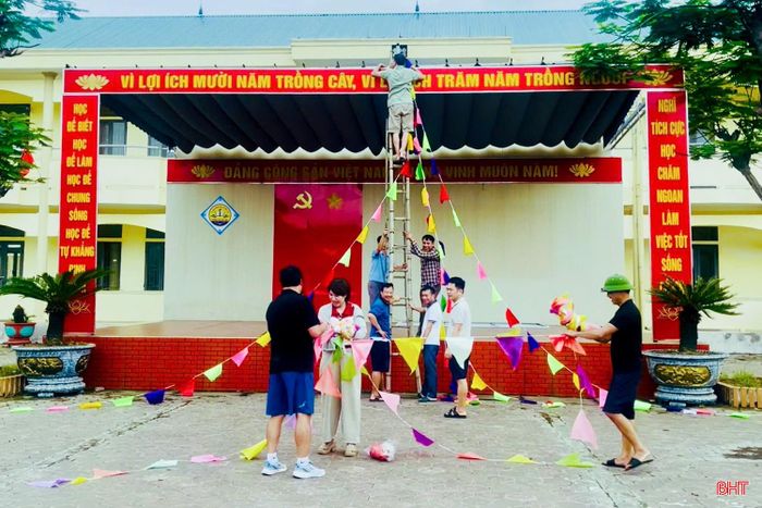 Cán bộ, giáo viên Trường THCS Mỹ Châu, xã Mai Phụ cũng đang hoàn tất công tác chuẩn bị đón học sinh lớp 9.