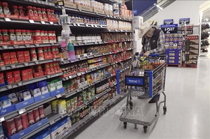 Hàng hoá được bày bán trong cửa hàng của Tập đoàn Walmart tại Vancouver, British Columbia, Canada, ngày 20/4/2026. Ảnh: THX/TTXVN phát