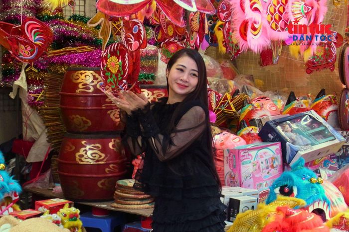 Người lớn có thể tìm lại ký ức Trung thu, còn trẻ em tạo nên những ký ức mới từ chính những giá trị văn hóa được các thế hệ trước trao lại.