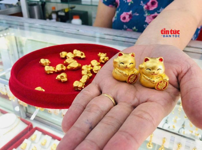 Charm vàng thần tài được nhiều giới trẻ ưa chuộng.