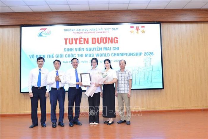 Ban Giám hiệu Trường Đại học Hàng hải Việt Nam chúc mừng sinh viên Nguyễn Mai Chi đạt thành tích cao trong Cuộc thi Vô địch Tin học văn phòng Thế giới (MOS World Championship) 2026.