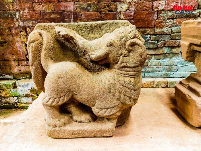 Các hình tượng Linga-Yoni, bò thần Nandin, Makara, Kala và Gajasimha phản ánh đời sống tín ngưỡng phong phú của người Champa.