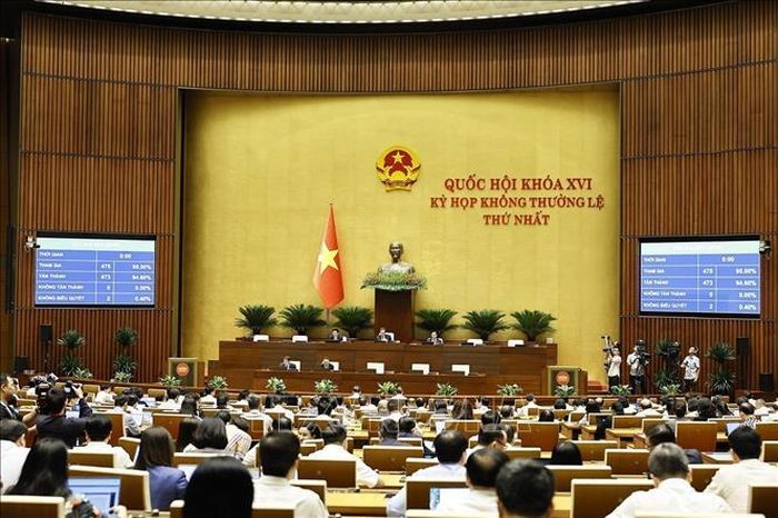 Quốc hội biểu quyết thông qua Luật Dầu khí (sửa đổi). Ảnh: Doãn Tấn/TTXVN