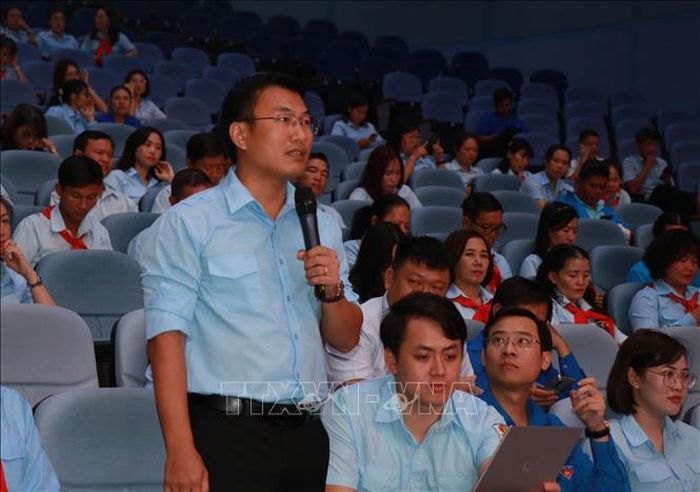 Đại biểu tham gia ý kiến tại hội nghị.