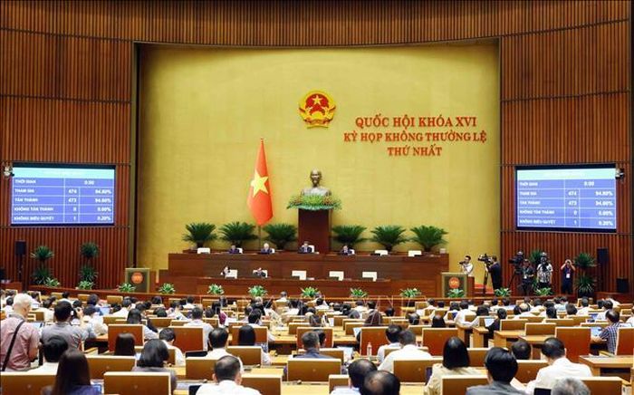 Quốc hội biểu quyết thông qua Luật Phòng, chống phổ biến vũ khí hủy diệt hàng loạt. Ảnh: Phạm Kiên/TTXVN