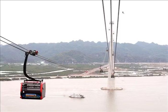 Phần lớn du khách đã rời Cát Bà, đặc khu Cát Hải, Hải Phòng bằng cáp treo. Ảnh tư liệu: Hoàng Ngọc/TTXVN