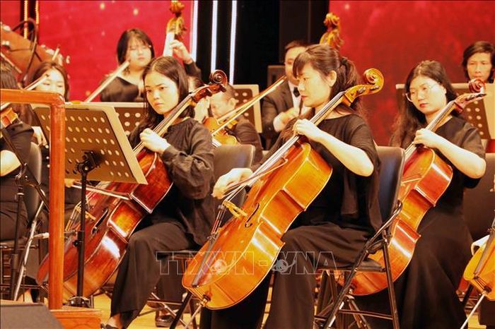 Chương trình nghệ thuật chào năm mới “New Year Concert” diễn ra trong không gian hiện đại của Nhà hát Hoa Phượng. Ảnh tư liệu - minh họa: Hoàng Ngọc/TTXVN