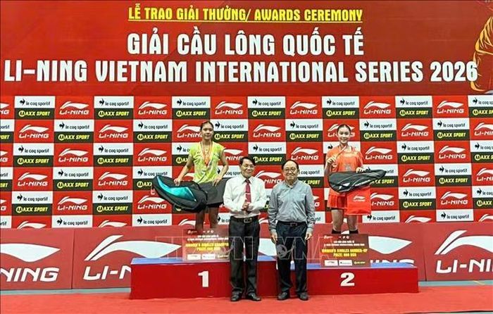 Ban Tổ chức trao giải Nhất, Nhì cho các vận động viên ở nội dung đơn nữ.