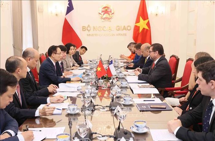 Bộ trưởng Ngoại giao Lê Hoài Trung hội đàm với Bộ trưởng Ngoại giao Cộng hòa Chile Francisco Pérez Mackenna. Ảnh: An Đăng/TTXVN
