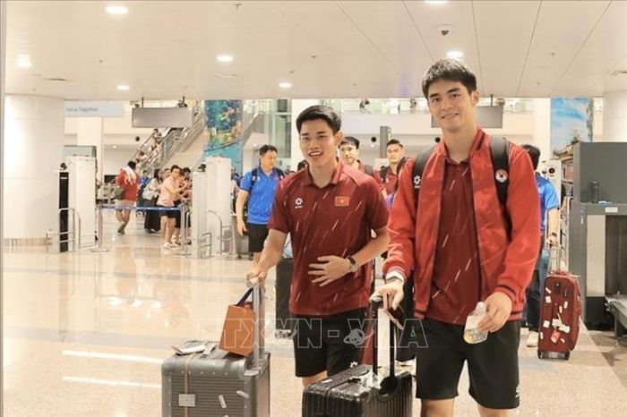 Đội tuyển Việt Nam về tới sân bay quốc tế Nội Bài. Ảnh: Minh Quyết/TTXVN
