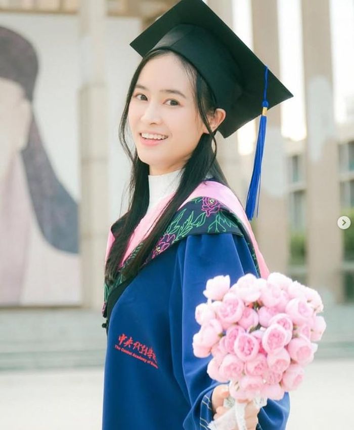 Trần Thiên Tú tốt nghiệp Thạc sĩ tại Học viện Hý kịch Trung ương Trung Quốc, cái nôi đào tạo ra rất nhiều ngôi sao Cbiz. Ảnh: FBNV.