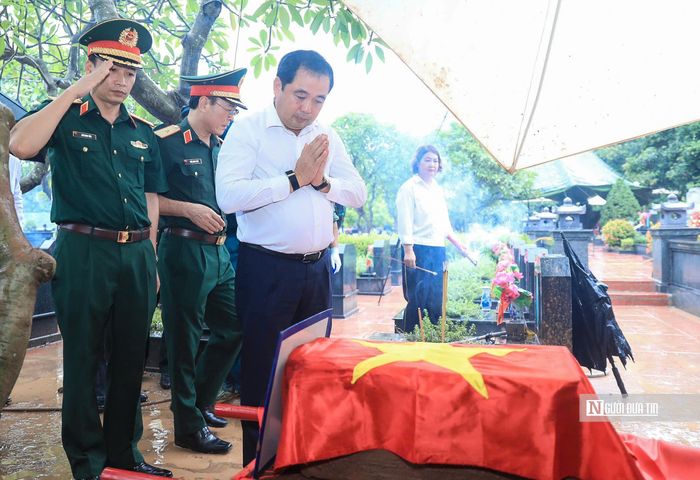 Theo thống kê đến 11h ngày 23/8, toàn thành phố đã lấy mẫu được 940 hài cốt liệt sĩ trong tổng số 4.495 mộ cần lấy mẫu. Riêng tại Nghĩa trang Mai Dịch, các lực lượng chức năng đã lấy mẫu được 198 hài cốt liệt sĩ trong tổng số 469 mộ cần lấy mẫu.
