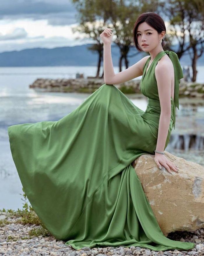 rần Nghiên Hy gây sốt với bộ ảnh khoe nhan sắc thăng hạng sau ly hôn. Ảnh: Weibo.