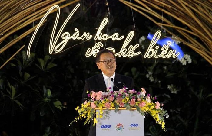 Ông Ricky Ho - Tổng quản lý FLC Quy Nhơn phát biểu khai mạc Lễ hội ngàn hoa.