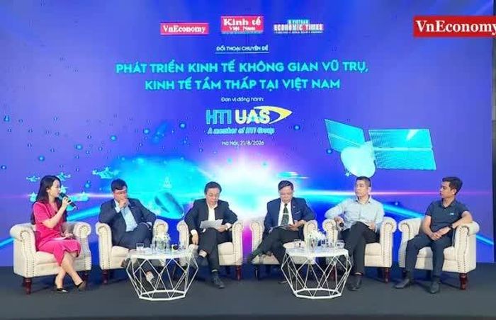 Các diễn giả tại chương trình đối thoại “Phát triển kinh tế không gian vũ trụ, kinh tế tầm thấp tại Việt Nam”. (Ảnh chụp màn hình)