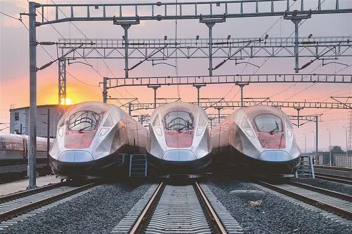 Ba đoàn tàu CR450 đã sẵn sàng đưa vào sử dụng thương mại. Ảnh: Peopledaily.
