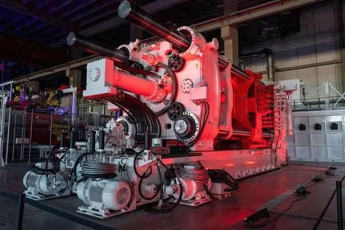 Cỗ máy Giga Press của Tesla. Ảnh: Barron.