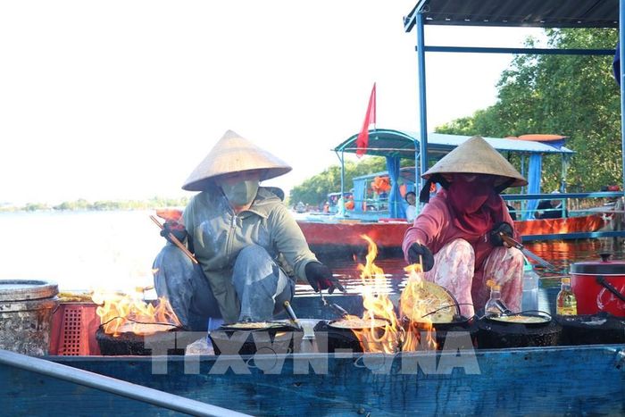 Nét riêng của tour du lịch cộng đồng Ngư Mỹ Thạnh là những trải nghiệm hoàn toàn dựa trên hệ sinh thái tự nhiên, điển hình là những món ăn do chính người dân địa phương chế biến. Ảnh: Mai Trang - TTXVN