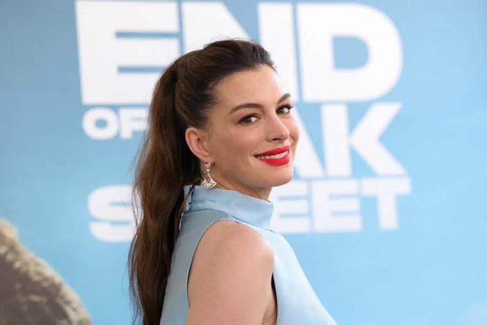 Không chỉ thử nghiệm với độ dài, Anne Hathaway cũng từng nhiều lần thay đổi màu tóc. 