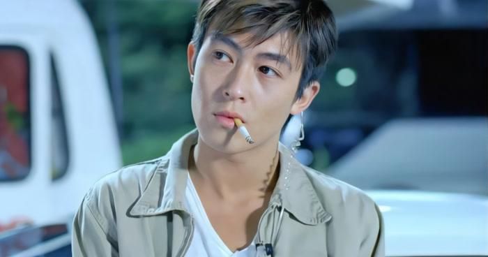 Trần Quán Hy từng ghi dấu với vẻ ngoài nổi loạn và phong thái "bad boy" đặc trưng của màn ảnh Hong Kong những năm 2000. Ảnh: Weibo.