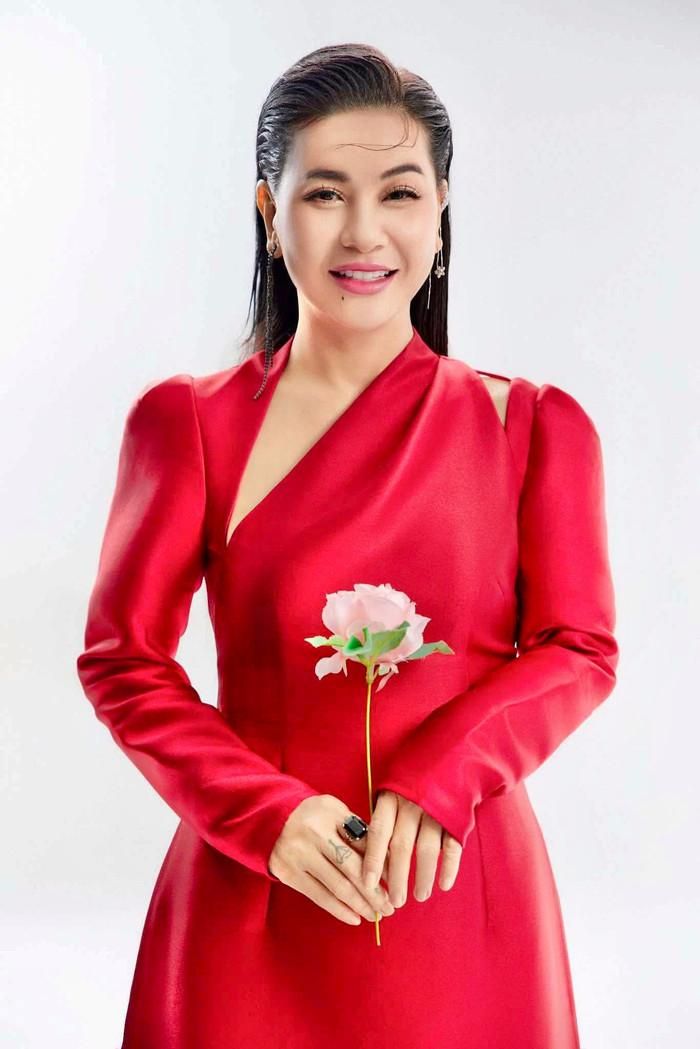 Thay vì đề cập đến những điều quá lớn lao, Cát Phượng lựa chọn nói về những khoảnh khắc đời thường. Ảnh: FBNV